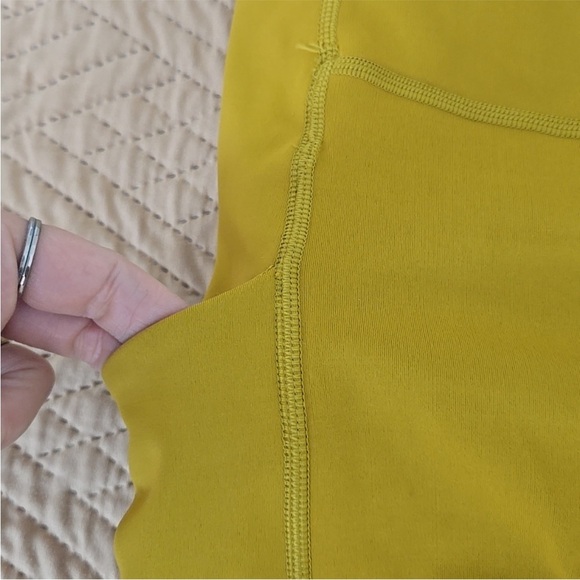 NWT Athleta ultimate stash 7/8 pocket leggings mustard yellow gold xs - Picture 6 of 7